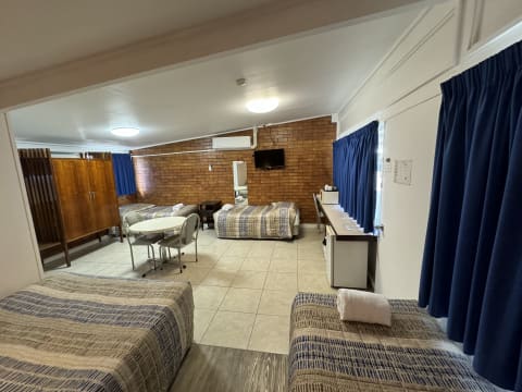 Rare Opportunity to Acquire a Freehold Motel within 2.5 hrs of Brisbane - 2555MF