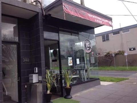 TRENDY CAFE/RESTAURANT - BARGAIN PRICE - BRAND NEW EQUIPMENT - MAIN RD EXPOSURE