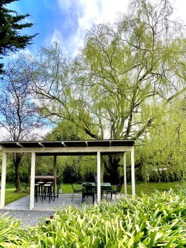 AN ABSOLUTE RIPPER LEASEHOLD MOTEL - 2682ML