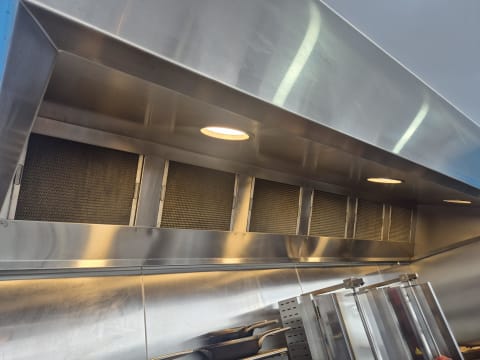 SENSATIONAL WATERFRONT RESTAURANT & BAR $150,000 FIT-OUT  CHATTEL SALE ONLY $75,000