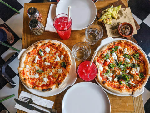 Profitable Pizza Shop – $11,000 Weekly Sales, No Competition, Prime Location [2411231]