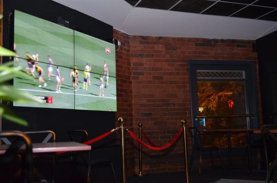 Night club / Pub with full commercial kitchen / Must be sold - Put in an Offer!