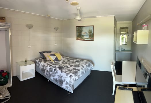 A Hotel in Walkerston "One of the top pubs in Scrubby"