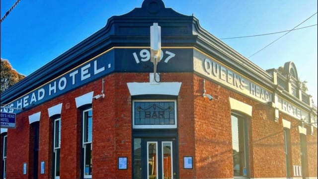 Queen's Head Hotel - Now Priced to Sell at $99,000