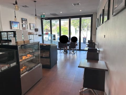 ​5 BAKERY CAFÉ ONLY TRADES 37 WEEKS PA MON-FRI 9am-3.30pm LOC ON THE PARADE RENT $583PW INC O/G $...