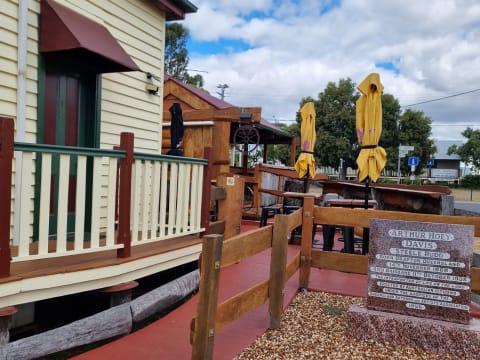 ICONIC COUNTRY PUB OPPORTUNITY - 150HF