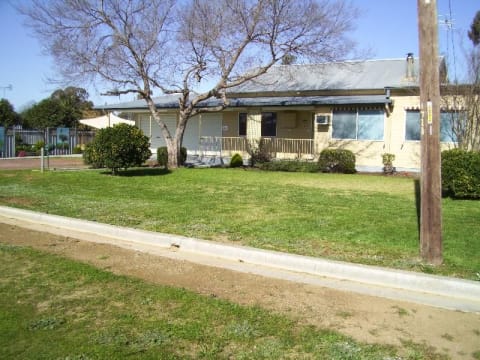 NOT JUST A BUSINESS BUT A CASUAL WAY OF LIFE! -  INCLUDES RESIDENCE & BUSINESS!