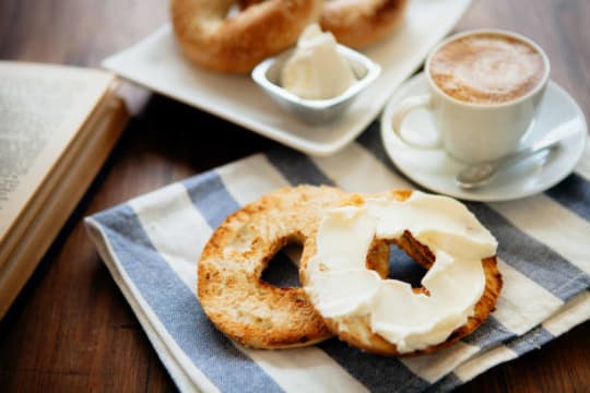 A TURNKEY CAFÉ WITH STRONG LOCAL LOYALTY
