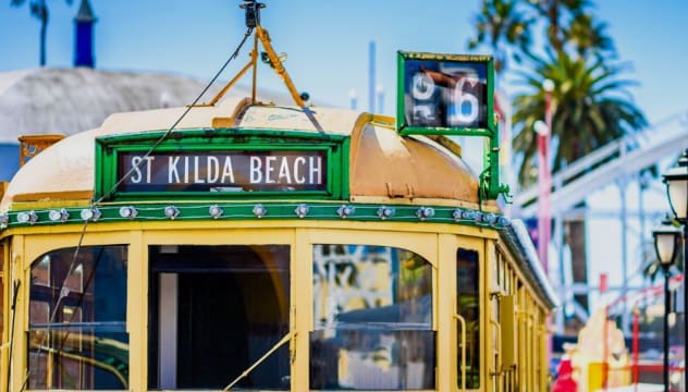 TROPHY BEACHSIDE HOSPITALITY VENUE | $1.9M TURNOVER | ELITE CORNER POSITION