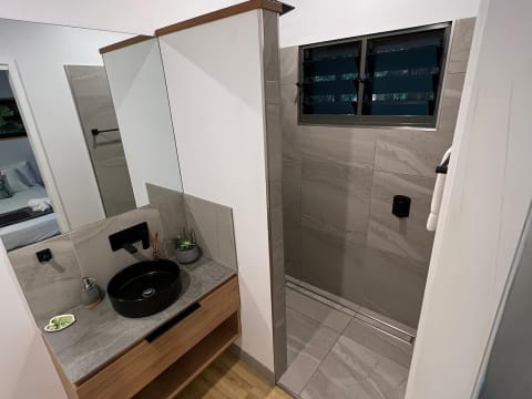 ACCOMMODATION & TOURISM BUSINESS FOR SALE IN CAPE TRIBULATION - 2820MF