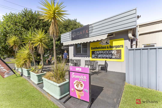 Café in the middle of a booming retail HUB