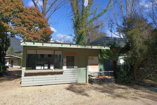Harrietville Caravan Park - Established leasehold caravan park at the foot of the Victorian Alps