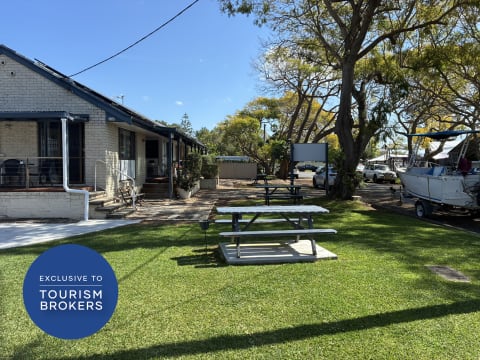 BOUTIQUE FREEHOLD MOTEL | MANAGEABLE COASTAL INVESTMENT & LIFESTYLE OPPORTUNITY – 1129MF