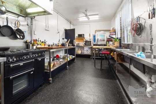 EXTRAORDINARY OPPORTUNITY RENOVATED 10 ROOM HOTEL & RESTAURANT, BAR & BOTTLESHOP