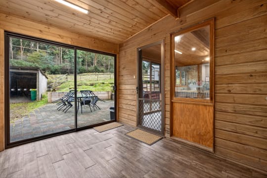 FHGC Tasmanian Accommodation A1 Presentation Spectacular Views 10%ROI 6 Cabins 2 Houses 2 Titles