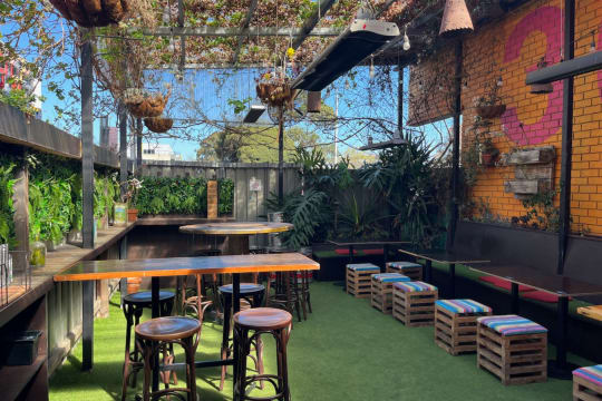 Littlefoot - Popular Bar & Live Music Venue