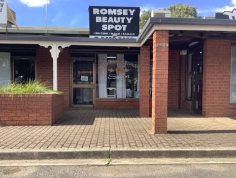 Prime Commercial & Business Opportunity – Currenly Home to Romsey Beauty Spot