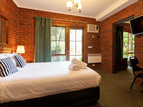 AN OUTSTANDING BUSINESS IN A BEAUTIFUL PART OF VICTORIA - 2873ML