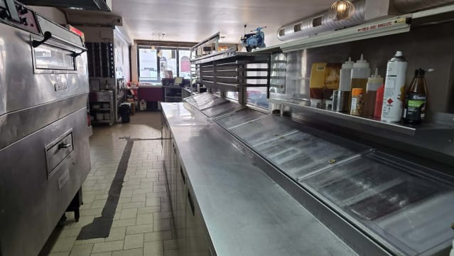 Thriving Pizza Restaurant & Takeaway - Prime Echuca Location