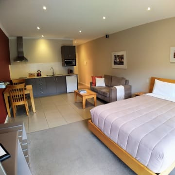 Great cash flow & long lease - Lifestyle accommodation business in wine country