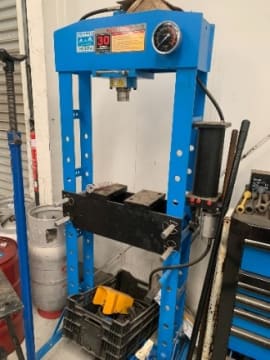 Tyre Sales, Fitting and Mechanical Repair (GLS123)