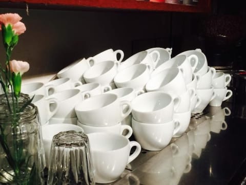THE EATERY ON JONSON –  CAFÉ / BAR / BISTRO