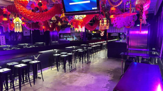 Heroes Bar