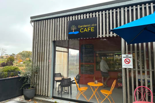 LEASEHOLD - Gardens Lake Cafe, Ararat VIC - 1P0617
