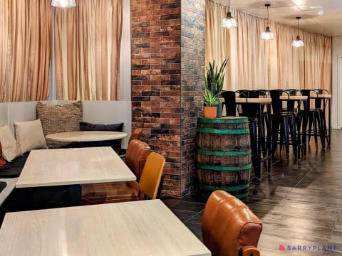 Gorgeous Fit-Out | Prime Coastal Location | Turnkey Opportunity