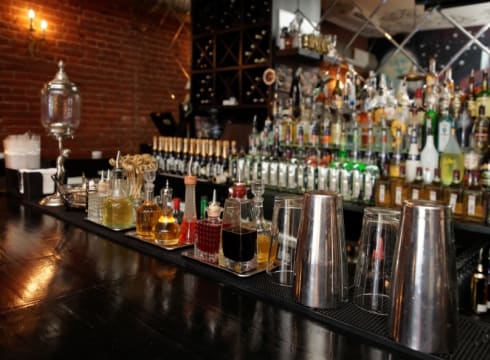 Bar & Shisha Lounge – Prime Location – Fully Managed [2512192]
