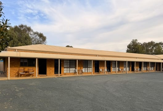 LEASEHOLD - Settlement Motor Inn, Deniliquin NSW - 1P0624