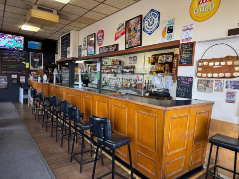 Commercial Hotel in Morgan - Lease