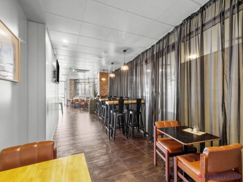 Pizza & Cocktails with a View – Your Sea-Change Starts Here!