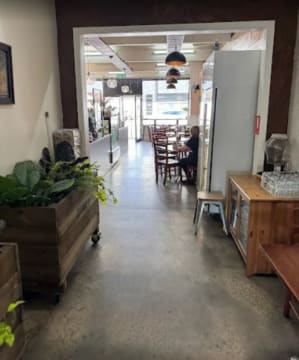 Established Cafe/Restaurant Strong Local Following & Proven Performance