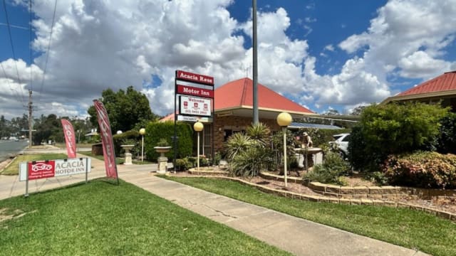 Profitable 15 - Room Murray River Motel with Long Lease Security