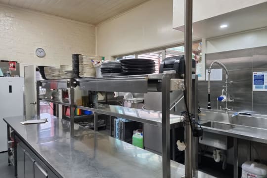 VACANT POSSESSION LEASEHOLD - Royal Hotel, Corowa NSW - 1P0527