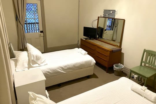 FREEHOLD - Royal Hotel, Adelong NSW - 1P0607