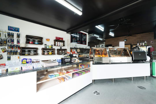 CAFE BUSINESS & HOUSE FOR SALE - Painters Cafe, Corowa NSW - 1P0542