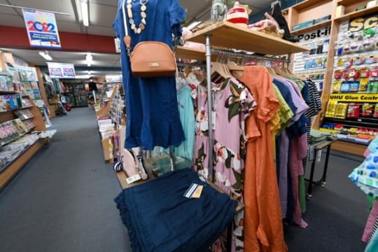 Benalla Cards, Gifts, News etc (DWIWN2117)