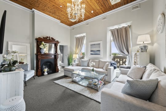 LEASEHOLD - Bull & Mouth Hotel Motel, Maryborough VIC - 1P0576