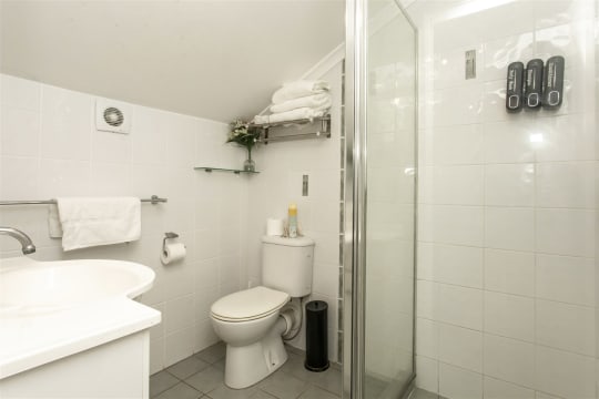 Profitable Seaside Bed & Breakfast Freehold Investment in Redcliffe