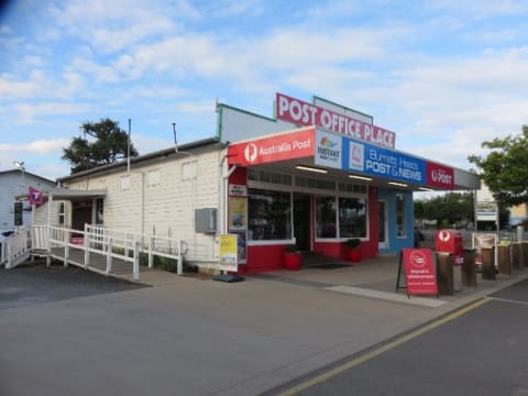 Burnett Heads Post and News (SP2522)