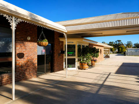 Freehold Motel & Restaurant Investment with Long-Term Lease