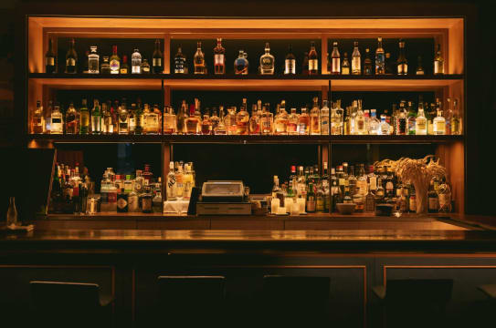 BOUTIQUE BAR & RESTAURANT