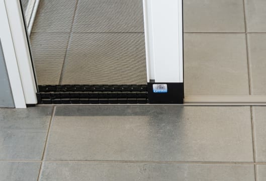 Leading Retractable Screen Manufacturer Business - REV 1.9M p.a (Our Ref: D2087)