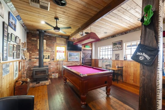 FREEHOLD GOING CONCERN - McEvoy Tavern, Eldorado VIC - 1P0543