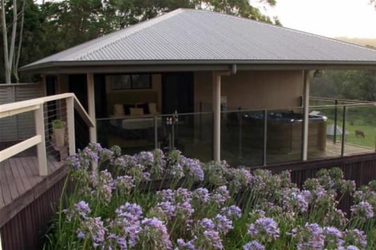 FREEHOLD 7.5 ACRES & HOLIDAY ACCOMMODATION FOR SALE