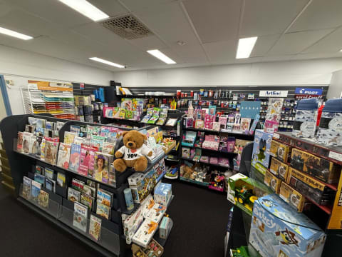 Well-maintained family news/lotto – easily run by a single person