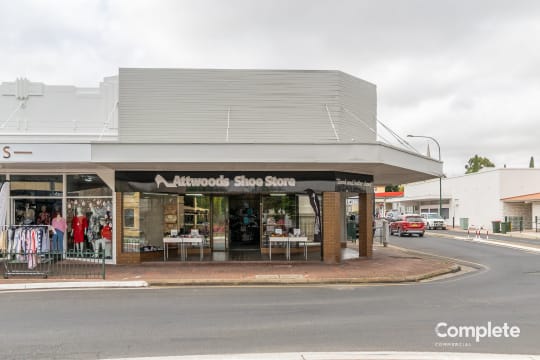 ATTWOODS SHOE STORE - HIGH END SHOE STORE - PLUS OUTLET