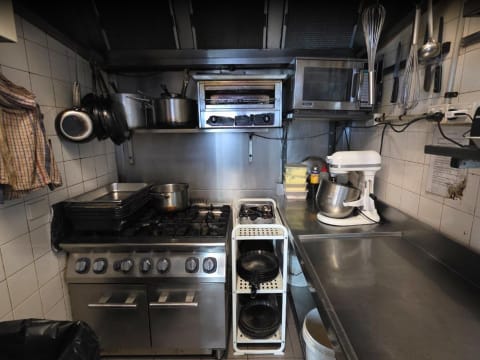 [ABS-100] LE CAFE FLO French cuisine cafe in Thornbury for sale